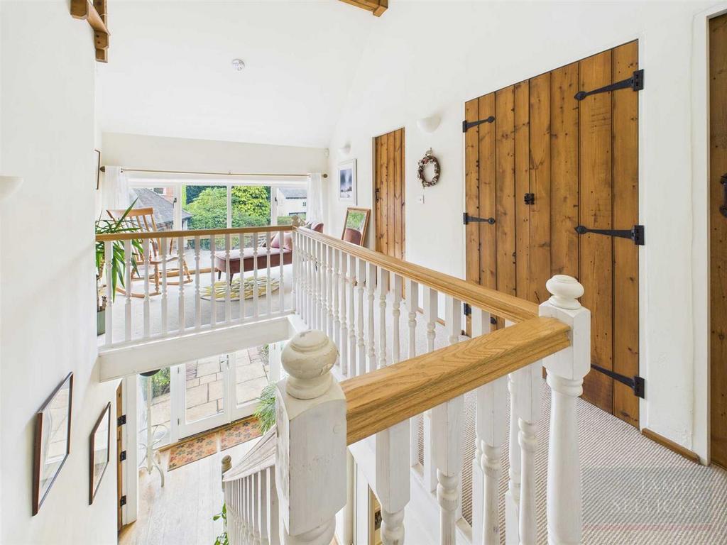 Stunning Galleried Landing