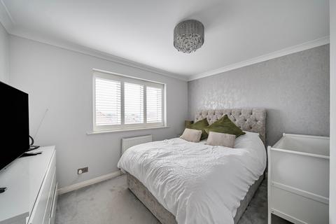 4 Gwynne Road, Caterham, CR3 5FH