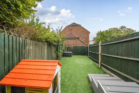 4 Gwynne Road, Caterham, CR3 5FH