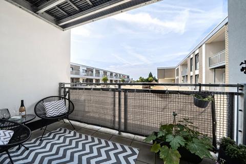 1 bedroom flat for sale, Aspect Place, Hersham, Surrey, KT12