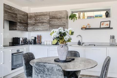1 bedroom flat for sale, Aspect Place, Hersham, Surrey, KT12