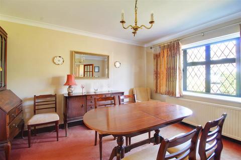 3 bedroom detached house for sale, Moffats Lane, Brookmans Park AL9