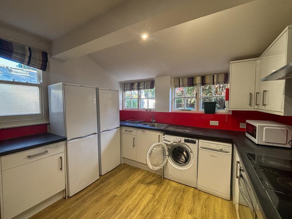 Communal Kitchen (2)