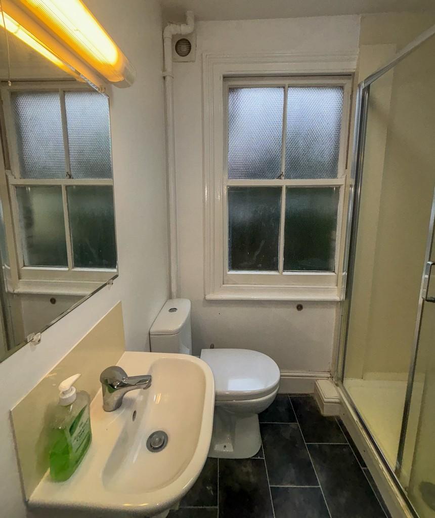 Communal Shower Room (First Floor)