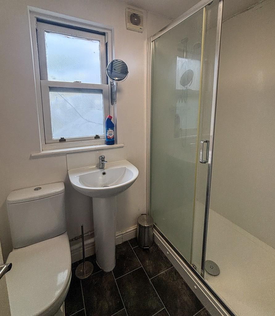 Communal Shower Room (Second Floor)