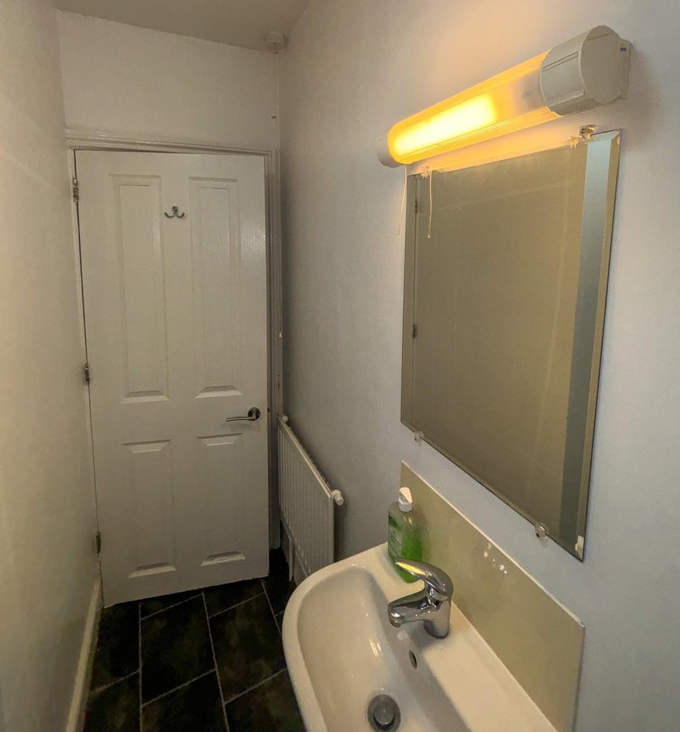 Communal Shower Room (First Floor)