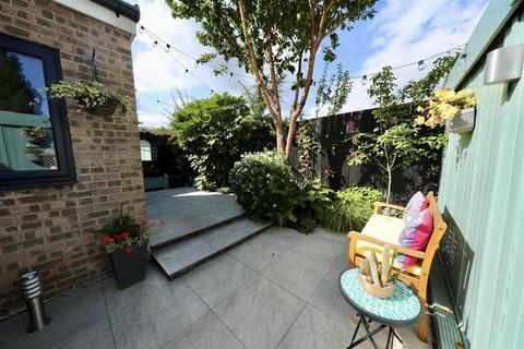 10 Amanda Close, Hull, HU6 8BJ