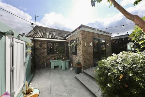 10 Amanda Close, Hull, HU6 8BJ