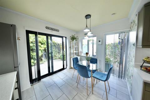 10 Amanda Close, Hull, HU6 8BJ