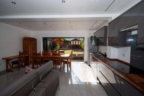 undefined, Oakleigh Park Drive, Leigh-On-Sea