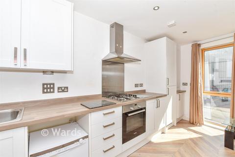 1 bedroom ground floor flat for sale, Avebury Avenue, Tonbridge, Kent