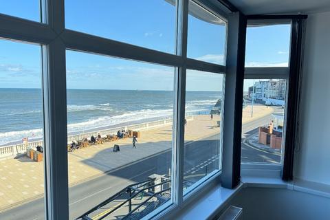 undefined, Seaviews Apartment 2, Promenade, Whitley Bay.  * HOLIDAY LET APARTMENT *