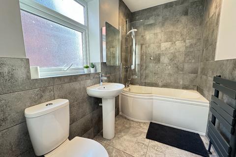 undefined, Seaviews Apartment 2, Promenade, Whitley Bay.  * HOLIDAY LET APARTMENT *