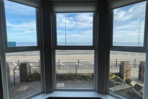 undefined, Grand Parade, Tynemouth.  *  HOLIDAY LET APARTMENT *