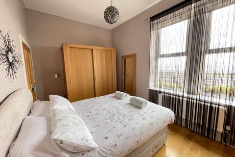undefined, Grand Parade, Tynemouth.  *  HOLIDAY LET APARTMENT *