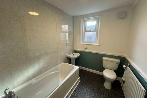 2 bedroom flat to rent, Esplanade, Whitley Bay