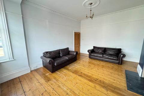 2 bedroom flat to rent, Esplanade, Whitley Bay