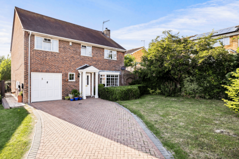 7 Thompson Close, Folkestone, CT19 5UA