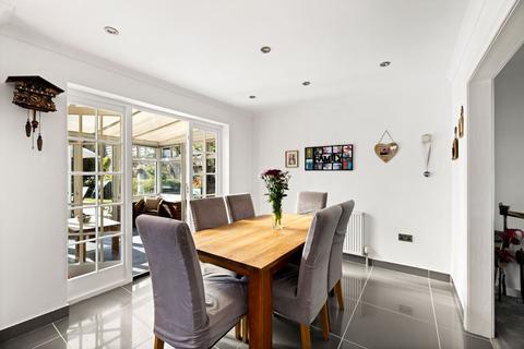 7 Thompson Close, Folkestone, CT19 5UA