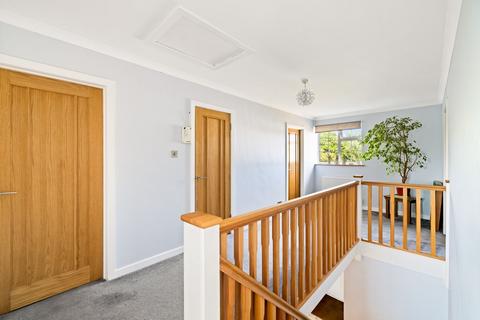 7 Thompson Close, Folkestone, CT19 5UA