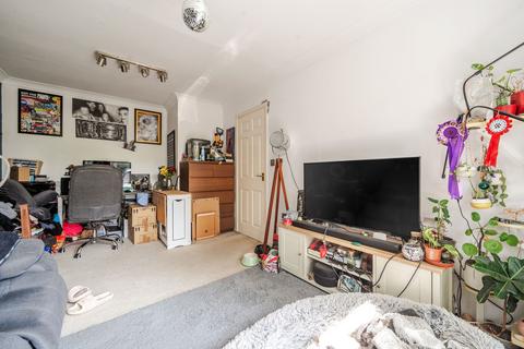 2 bedroom detached bungalow for sale, Fox Road, Haslemere, GU27