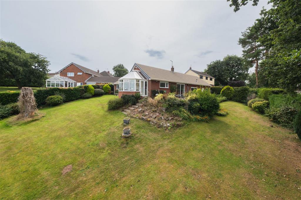 9 Orchard Dene-033.jpg