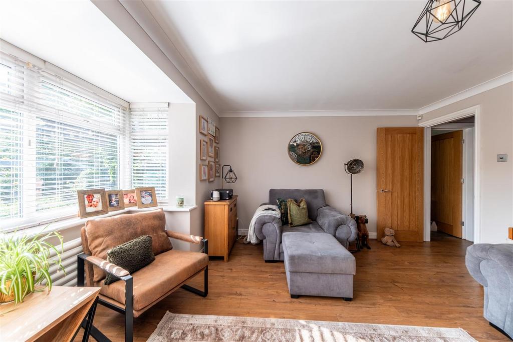 10 Minster Close-011.jpg