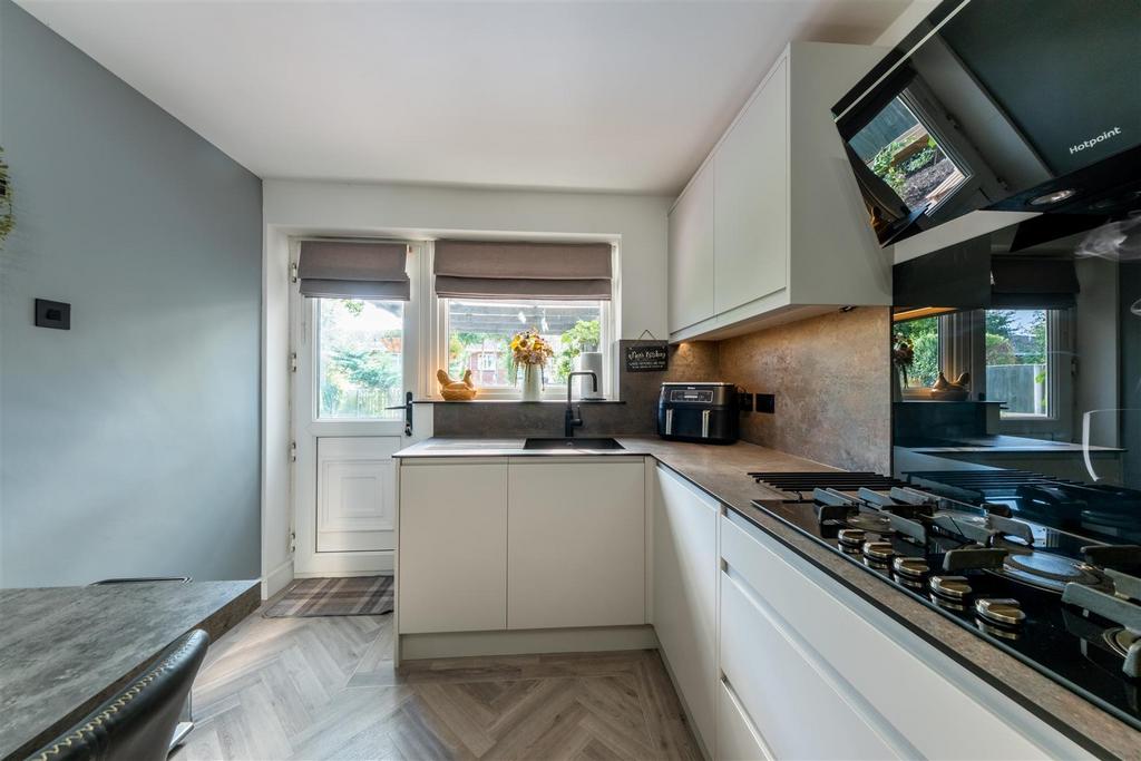 10 Minster Close-003.jpg