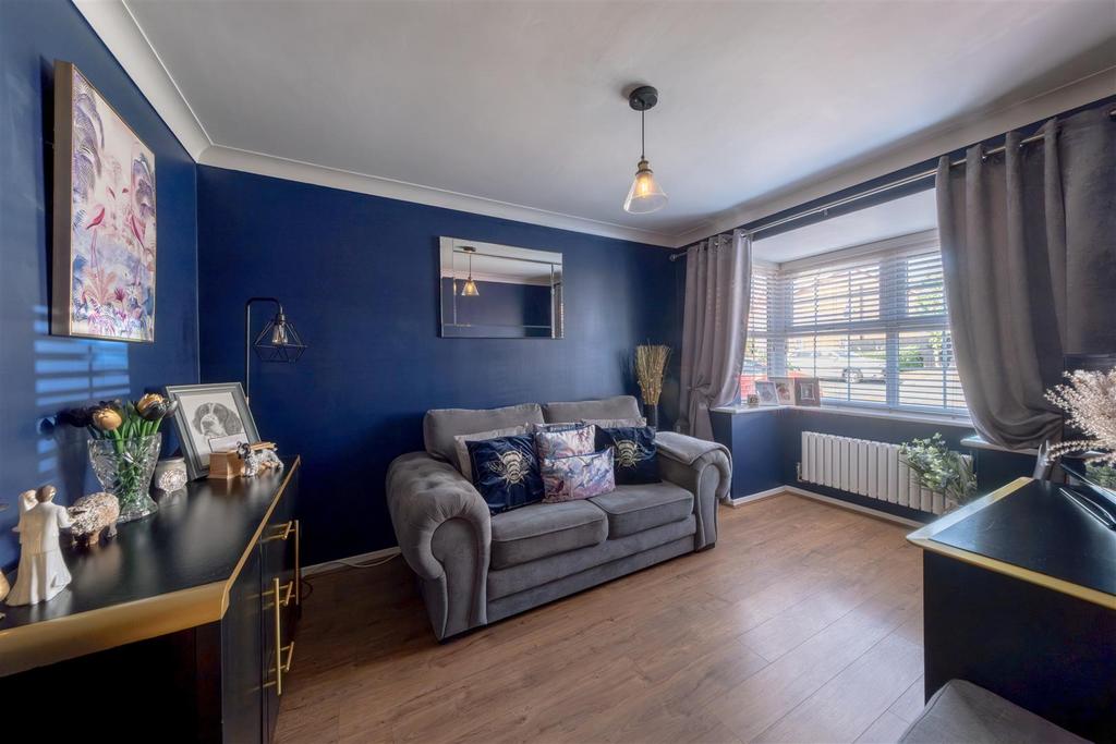 10 Minster Close-006.jpg