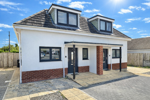 2 bedroom semi-detached house for sale, Wherry Close, Threemilestone, Truro
