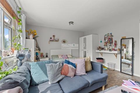 2 bedroom flat for sale, Castlebar Road, Ealing London W5 1XB