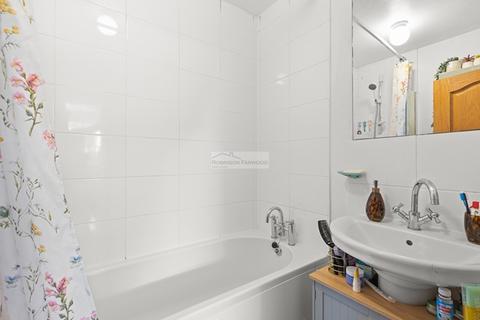 2 bedroom flat for sale, Castlebar Road, Ealing London W5 1XB