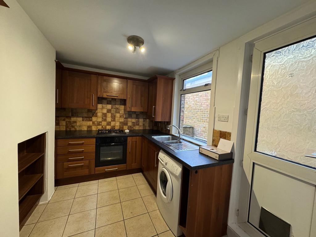 36 London Rd Photo 5