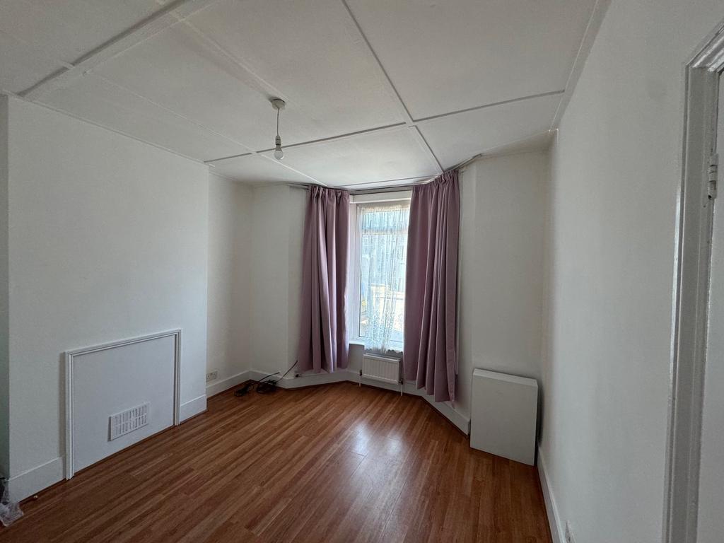 36 London Rd Photo 2