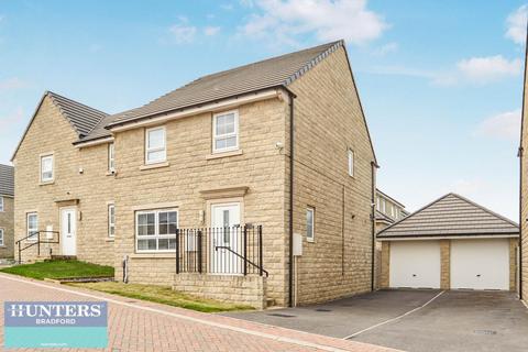 4 bedroom detached house for sale, Fetlock Drive, Bradford, West Yorkshire, BD2 3FH