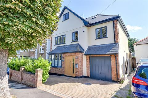 32 Belfairs Drive, Leigh-on-sea, SS9 3AA
