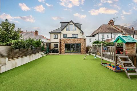 32 Belfairs Drive, Leigh-on-sea, SS9 3AA