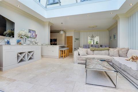 32 Belfairs Drive, Leigh-on-sea, SS9 3AA