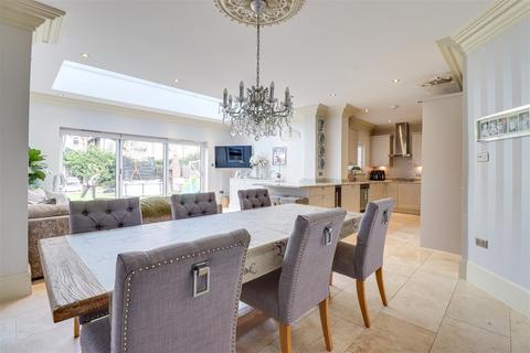 32 Belfairs Drive, Leigh-on-sea, SS9 3AA