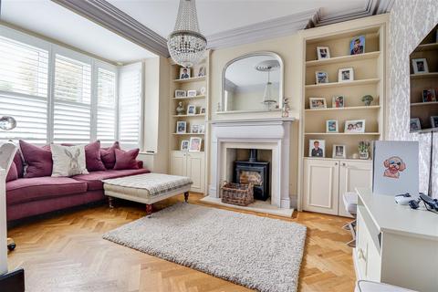 32 Belfairs Drive, Leigh-on-sea, SS9 3AA