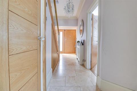 32 Belfairs Drive, Leigh-on-sea, SS9 3AA