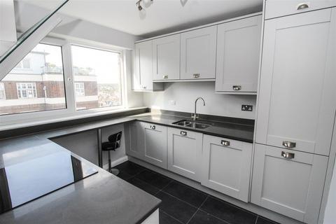 2 bedroom flat for sale, St Clements Court East, Broadway West, Leigh-On-Sea