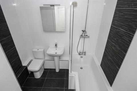2 bedroom flat for sale, St Clements Court East, Broadway West, Leigh-On-Sea