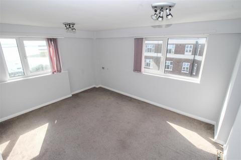 2 bedroom flat for sale, St Clements Court East, Broadway West, Leigh-On-Sea