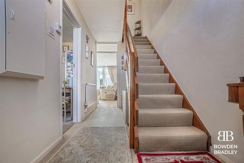 3 bedroom end of terrace house for sale, Covert Road, Hainault