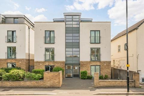 Gunnersbury Lane, London W3