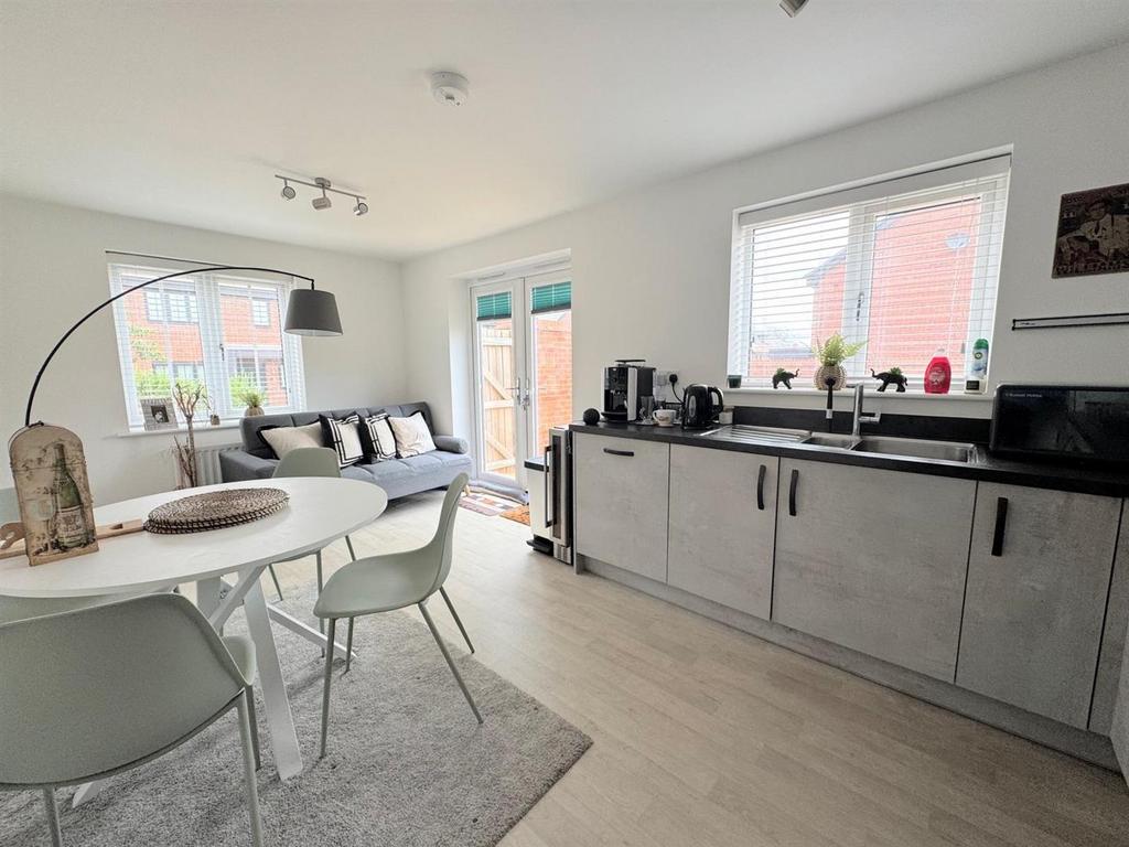 Dining kitchen