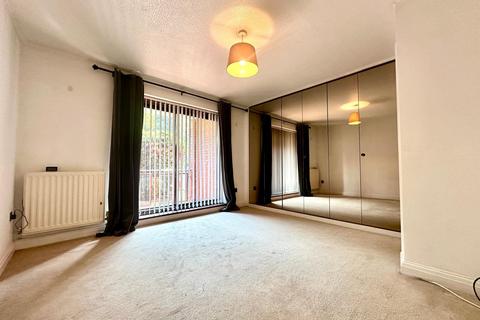2 bedroom flat for sale, Alderwood Place, Princes Way, Solihull, West Midlands, B91