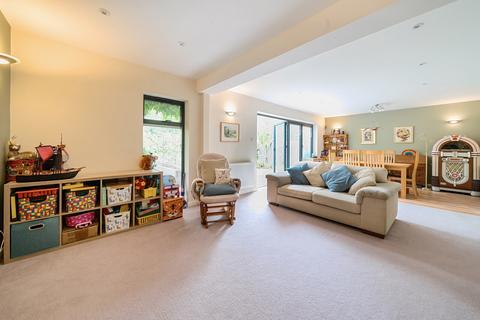 undefined, Shepherds Close, Shepperton, TW17