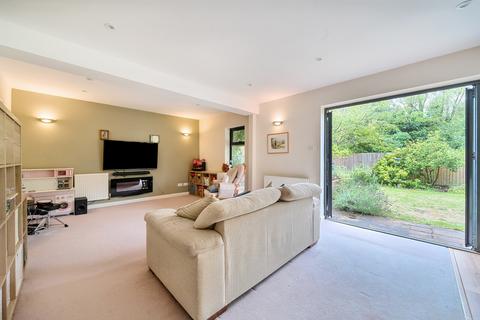 undefined, Shepherds Close, Shepperton, TW17
